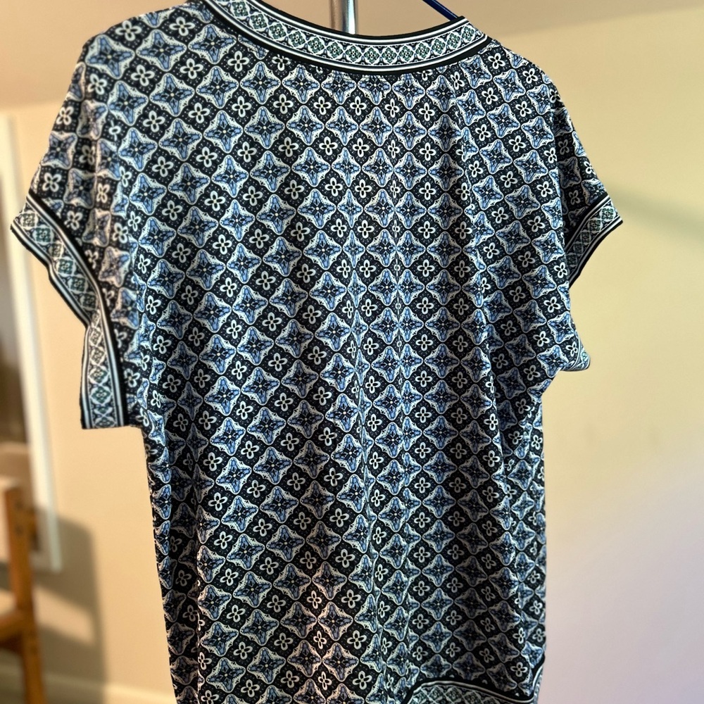 Max Studio Black and Blue Geometric Blouse - Picture 4 of 6